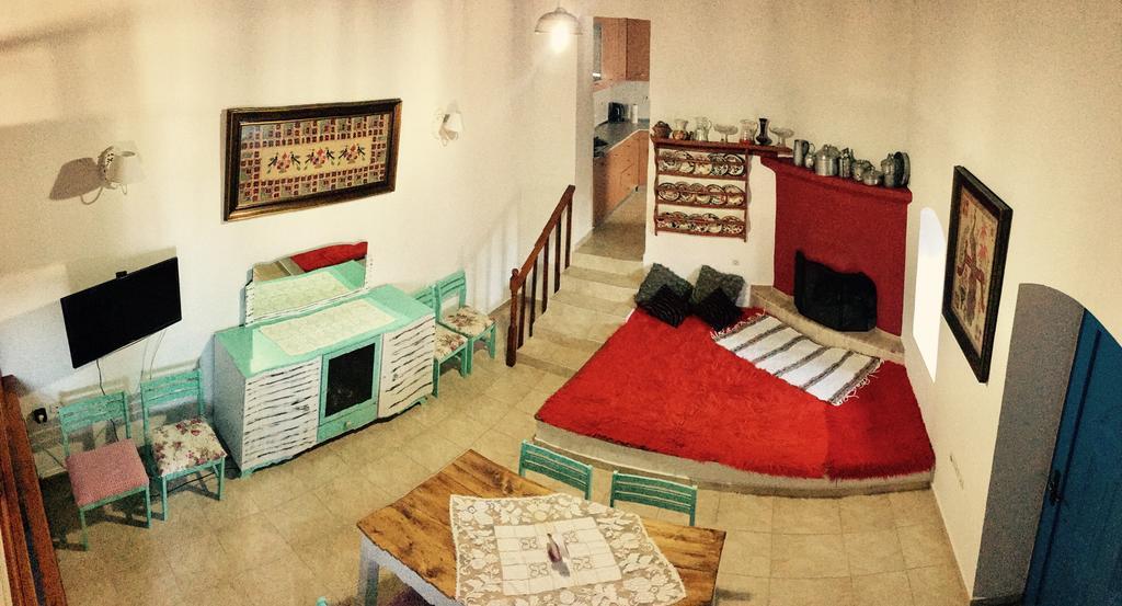Mariza's Traditional House 1900 Ferienhaus Soroni